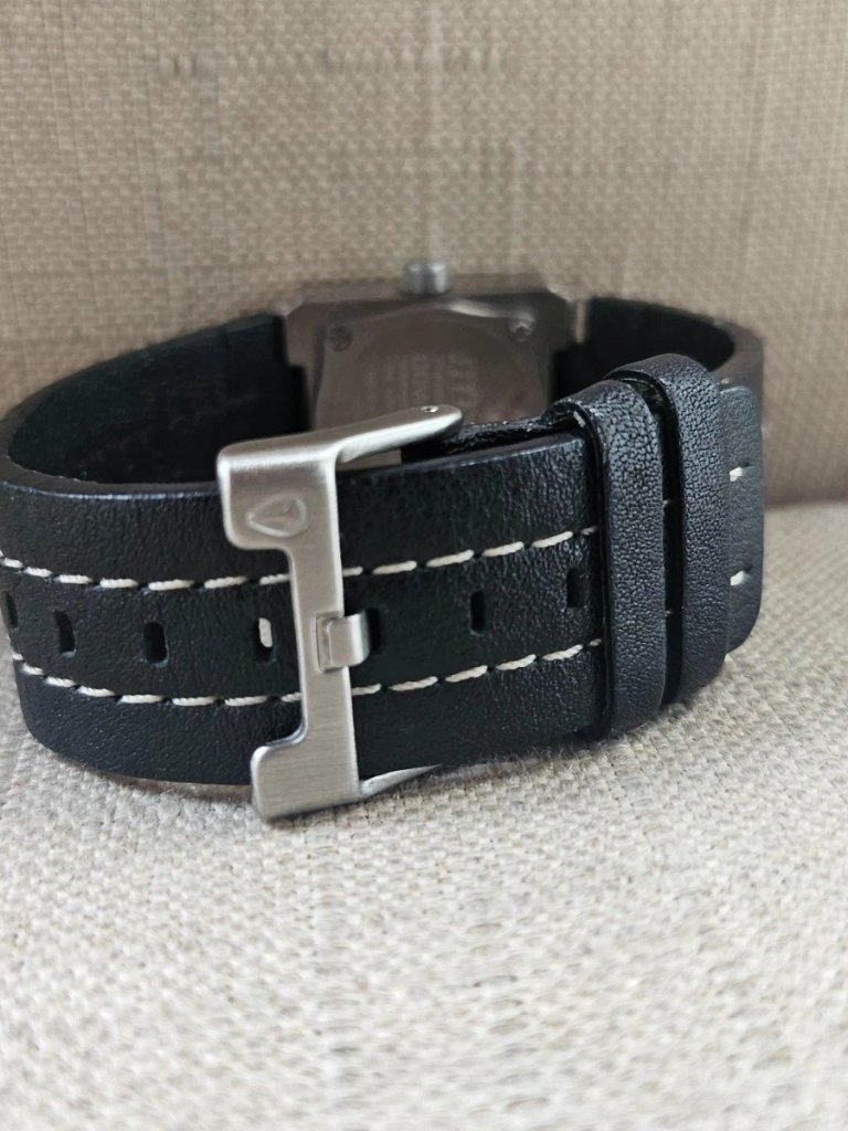 Nixon Women Wristwatch Black Genuine Leather Strap Date Calendar Analog Watch — image 7 of 8